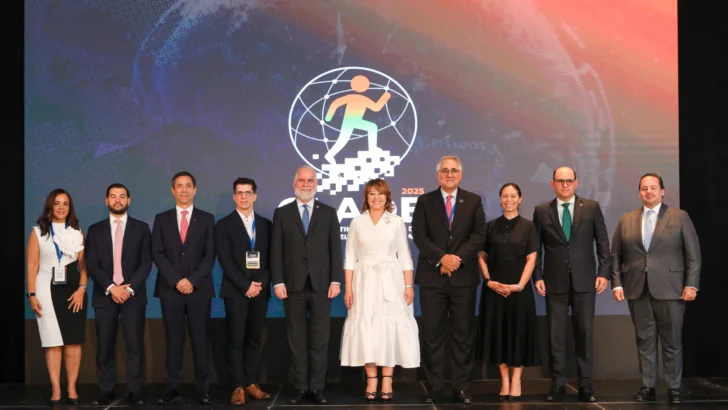 Líderes regionales abordan desafíos de la era digital para el talento humano en el CLADE 2025