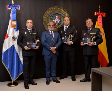 Cónsul en Madrid reconoce apoyo de la Policía de España a dominicanos Cónsul en Madrid reconoce apoyo de la Policía de España a dominicanos