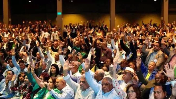 Leonel Fernández juramenta a miembros de la dirección central de Fuerza del Pueblo Leonel Fernández juramenta a miembros de la dirección central de Fuerza del Pueblo