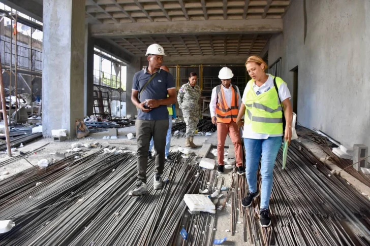 El Ministerio de Trabajo paraliza 15 obras de construcción en la capital por violación a normas de seguridad y salud de los trabajadores El Ministerio de Trabajo paraliza 15 obras de construcción en la capital por violación a normas de seguridad y salud de los trabajadores