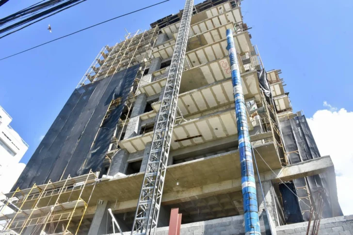 El Ministerio de Trabajo paraliza 15 obras de construcción en la capital por violación a normas de seguridad y salud de los trabajadores El Ministerio de Trabajo paraliza 15 obras de construcción en la capital por violación a normas de seguridad y salud de los trabajadores