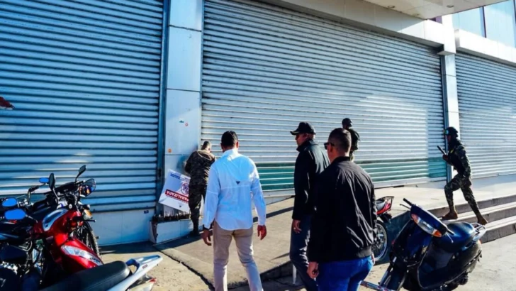 Ministerio de Vivienda paraliza operaciones de varias naves y plazas comerciales en Santo Domingo