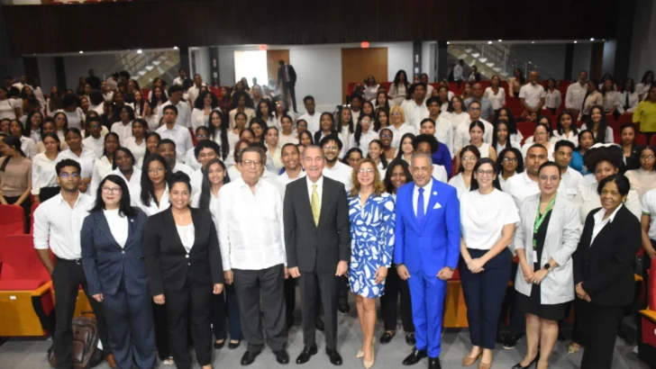 Mescyt otorga 208 becas nacionales a estudiantes de la UNPHU
