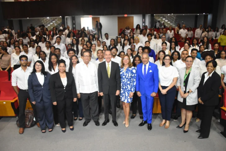 Mescyt otorga 208 becas nacionales a estudiantes de la UNPHU