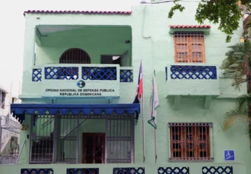 Pocos abogados, casos acumulados y límite de presupuesto, las carencias del servicio legal gratuito dominicano