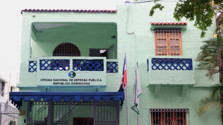 Pocos abogados, casos acumulados y límite de presupuesto, las carencias del servicio legal gratuito dominicano