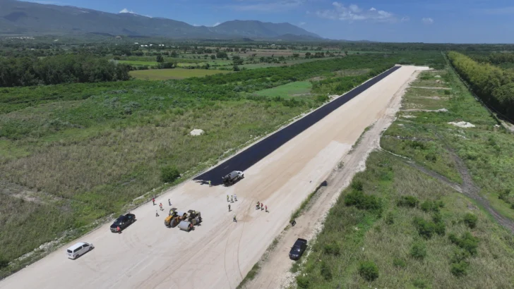 Inician asfaltado de pista del nuevo aeropuerto doméstico de San Juan
