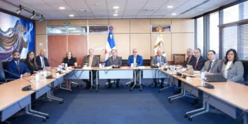 Valdez Albizu y Magín Diaz reciben a representantes del Gafilat