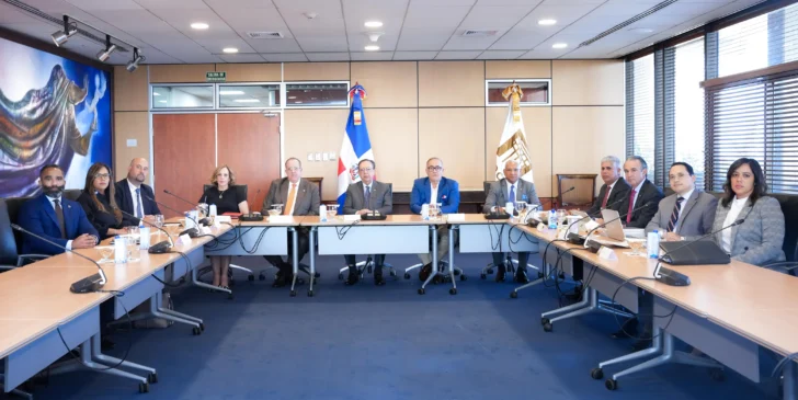 Valdez Albizu y Magín Diaz reciben a representantes del Gafilat