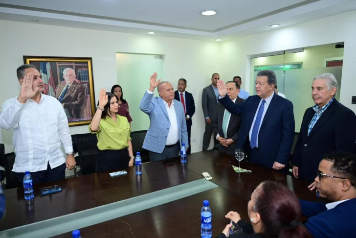 Leonel Fernández juramenta nuevos miembros de la FP en Santiago