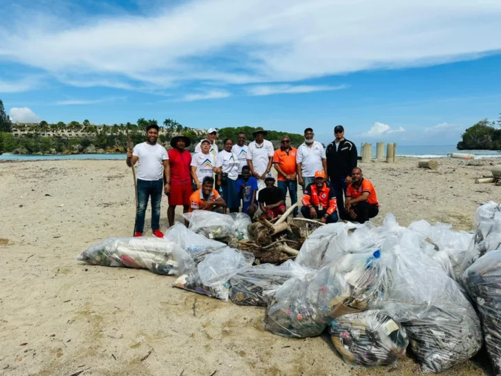 Adompretur Sosúa–Cabarete organizó jornada de limpieza en Playa Río Mar