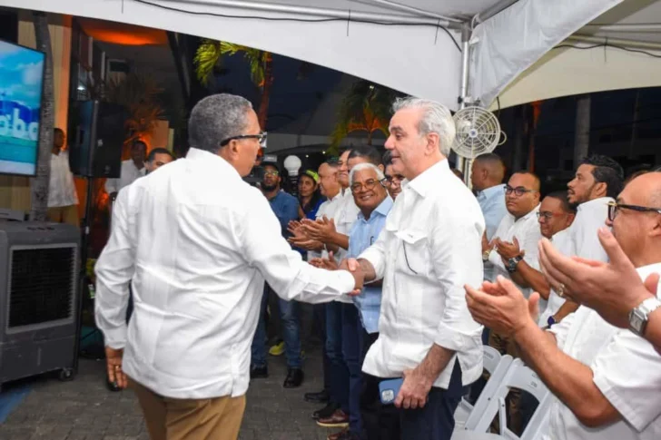 Abinader inaugura 13 nuevos comedores económicos en diferentes comunidades del país