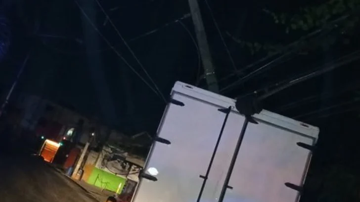 Sectores de SDO sin energía tras choque de vehículo con poste de luz Sectores de SDO sin energía tras choque de vehículo con poste de luz