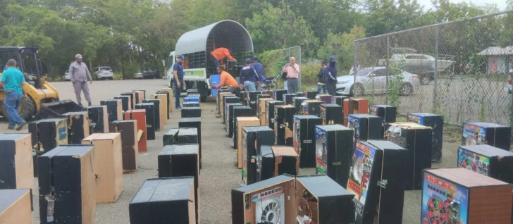 Fiscalía destruye tragamonedas que operaban ilegalmente en diversos establecimientos