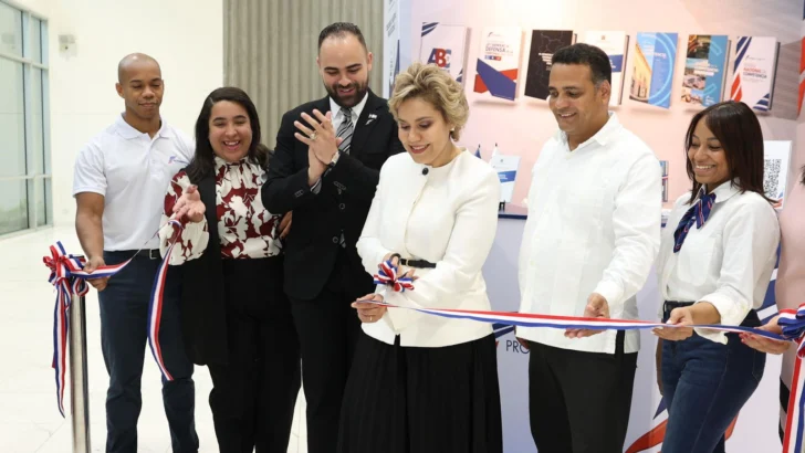 ProCompetencia inaugura su estand en la Feria Internacional del Libro Santo Domingo 2025