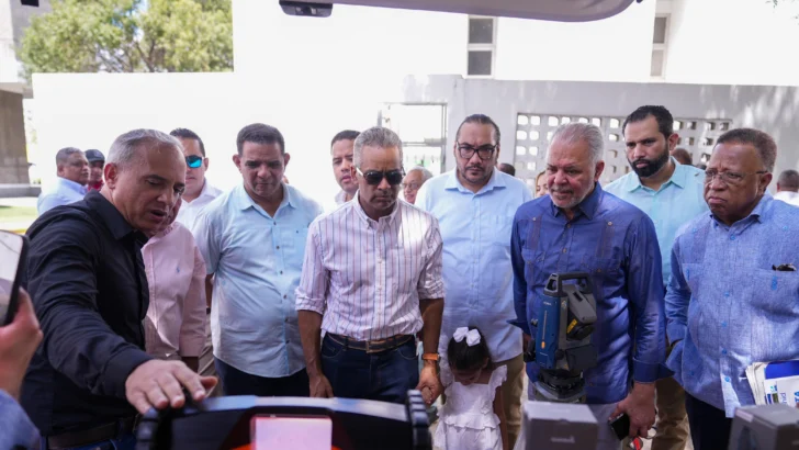 Joel Santos destaca aportes de los sectores energético, minero y de hidrocarburos en la Feria del Libro