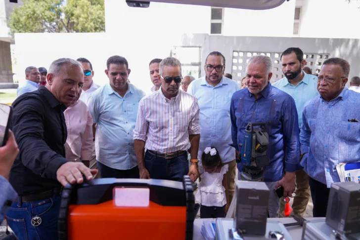 Joel Santos destaca aportes de los sectores energético, minero y de hidrocarburos en la Feria del Libro