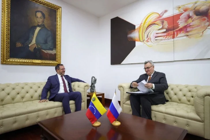  Yván Gil, se reunió con el embajador de Rusia en el país suramericano, Sergey Mélik.