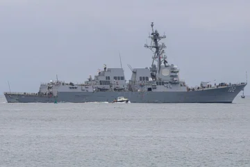 Qué busca Trump con el insólito despliegue militar de EE.UU. en el Caribe y su 'ataque letal' a un bote procedente de Venezuela