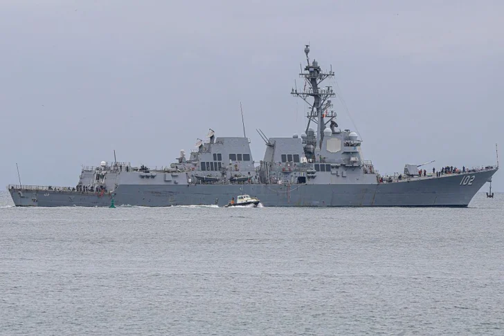 Qué busca Trump con el insólito despliegue militar de EE.UU. en el Caribe y su 'ataque letal' a un bote procedente de Venezuela