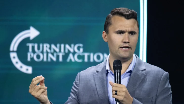 Asesinado de un disparo comentarista Charlie Kirk, estrecho aliado de Trump