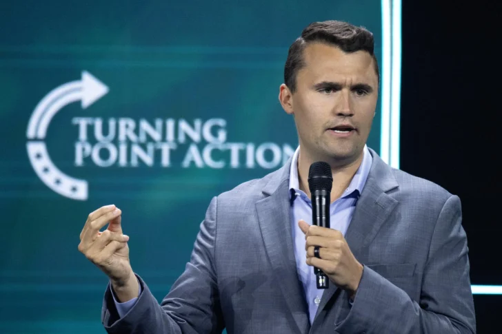 Asesinado de un disparo comentarista Charlie Kirk, estrecho aliado de Trump