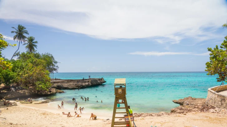 Collado informa que entregará remozado el parque La Caleta en 30 días