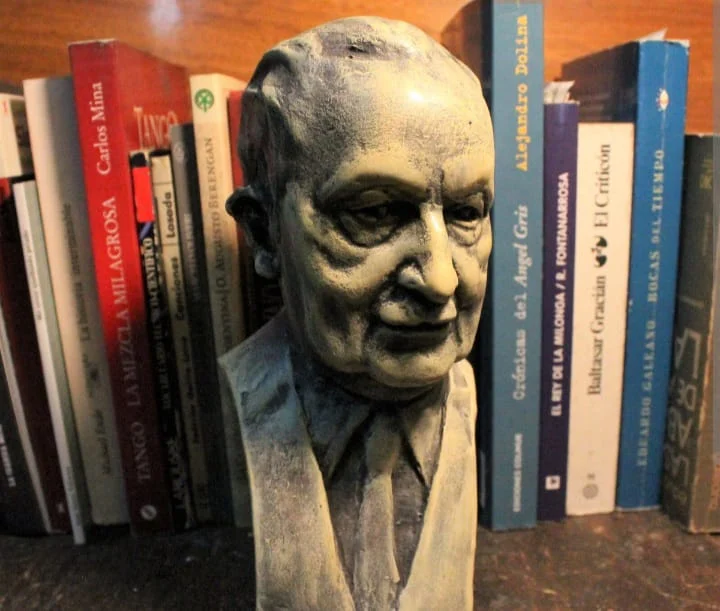 Martin Heidegger: al filo de la verdad poética en Friedrich Hölderlin Martin Heidegger: al filo de la verdad poética en Friedrich Hölderlin