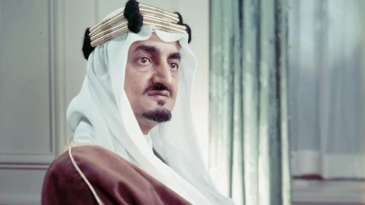 El rey que murió asesinado cuando iba a besar a su sobrino, un regicidio que sacudió a Arabia Saudita hace 50 años