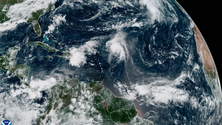 La tormenta Humberto se fortalece en el Atlántico mientras el huracán Gabrielle decrece La tormenta Humberto se fortalece en el Atlántico mientras el huracán Gabrielle decrece