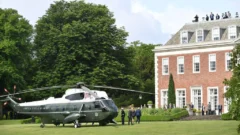 Cómo es Windfield House, la mansión del tamaño de 7 campos de fútbol en la que Trump y otros presidentes se alojan cuando visitan Reino Unido