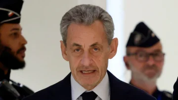 Condenan a 5 años de cárcel al expresidente francés Nicolas Sarkozy por un caso de pagos vinculados a Gadafi