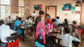 Las cafeterías en India en las que los clientes pagan con basura Las cafeterías en India en las que los clientes pagan con basura