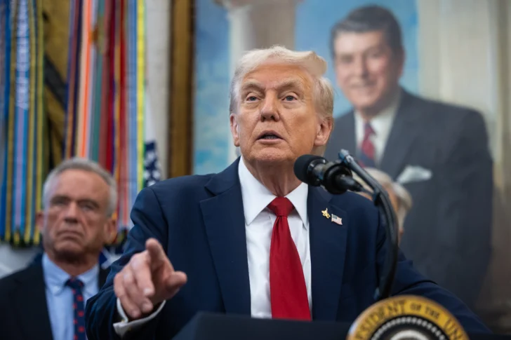 Trump dice que el Gobierno Federal cerrará 'probablemente' a partir del miércoles
