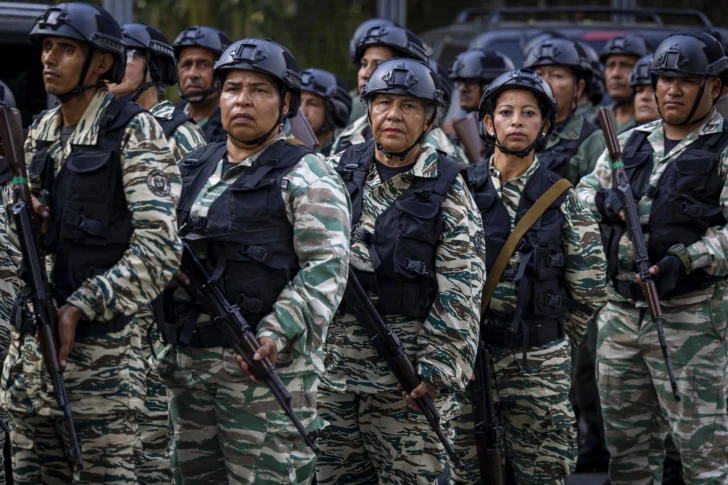  Militares venezolanos durante el 