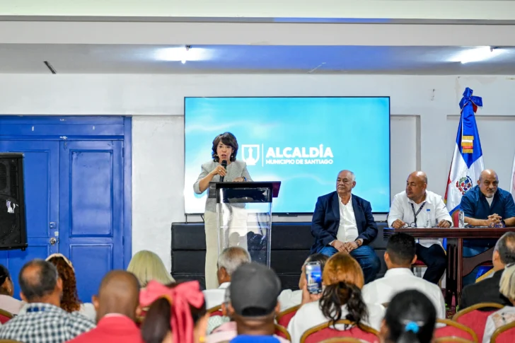 Alcaldía de Santiago y FEDA realizan conferencia “Siembra tu Pueblo” dirigida a empleados municipales