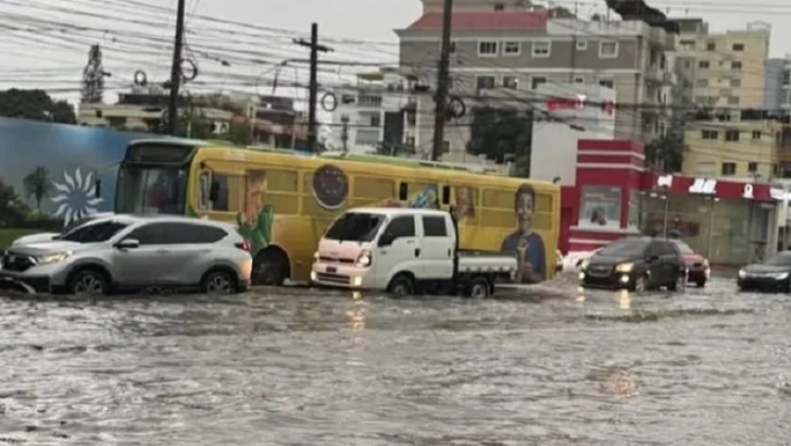 Inundadas 511 viviendas, desplazadas 2,555 personas y otras 600 mil quedaron sin agua