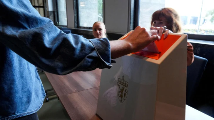 Noruega: la izquierda gana las legislativas y la derecha anti-inmigración sorprende