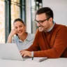 Jóvenes priorizan autonomía, flexibilidad horaria y afinidad con su carrera profesional por encima del salario
