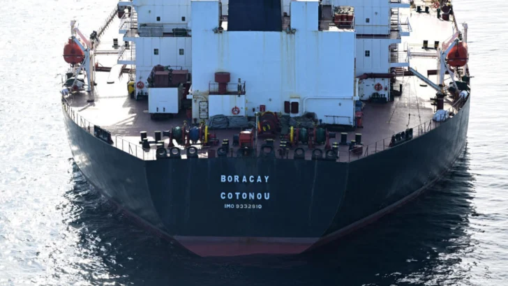 Flota fantasma rusa: Francia prolonga la detención de dos miembros del equipaje del petrolero