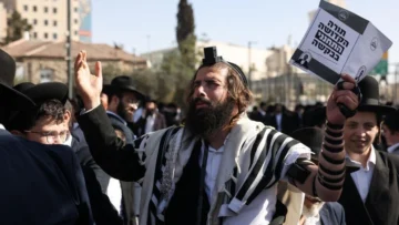 Israel: miles de ultraortodoxos protestan en Jerusalén contra el servicio militar obligatorio Israel: miles de ultraortodoxos protestan en Jerusalén contra el servicio militar obligatorio