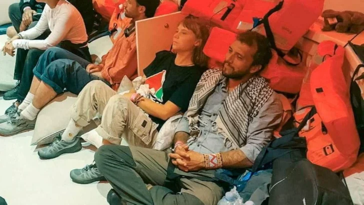 Israel detiene a los activistas de la flotilla de ayuda humanitaria que intentaba llegar a Gaza y asegura que los deportará