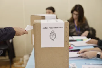 Argentinos votan desde España en elecciones legislativas clave para el Gobierno de Milei Argentinos votan desde España en elecciones legislativas clave para el Gobierno de Milei