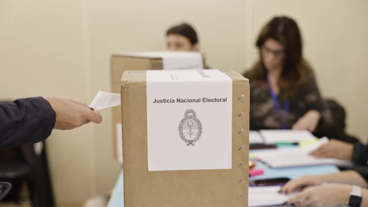 Argentinos votan desde España en elecciones legislativas clave para el Gobierno de Milei Argentinos votan desde España en elecciones legislativas clave para el Gobierno de Milei