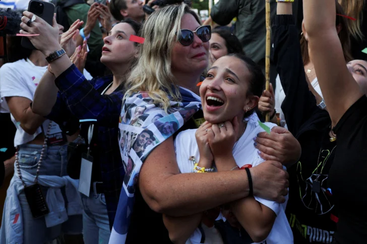 Hamás libera a los primeros 7 rehenes en la primera ronda de liberaciones acordada con Israel