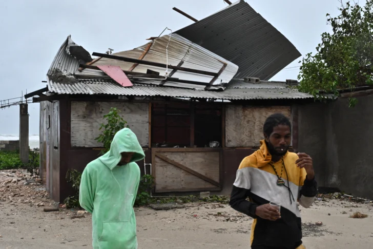 El huracán Melissa rompe récords en vientos, presión y lluvias en el Caribe