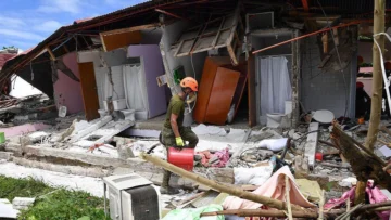 Al menos 69 muertos en un fuerte terremoto que sacudió el centro de Filipinas Al menos 69 muertos en un fuerte terremoto que sacudió el centro de Filipinas