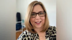 La inspiradora historia de la mujer que tiene un récord de supervivencia de 40 años tras recibir un doble trasplante de corazón y pulmón