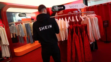 Comerciantes y políticos se movilizan contra la implantación de tiendas Shein en Francia Comerciantes y políticos se movilizan contra la implantación de tiendas Shein en Francia