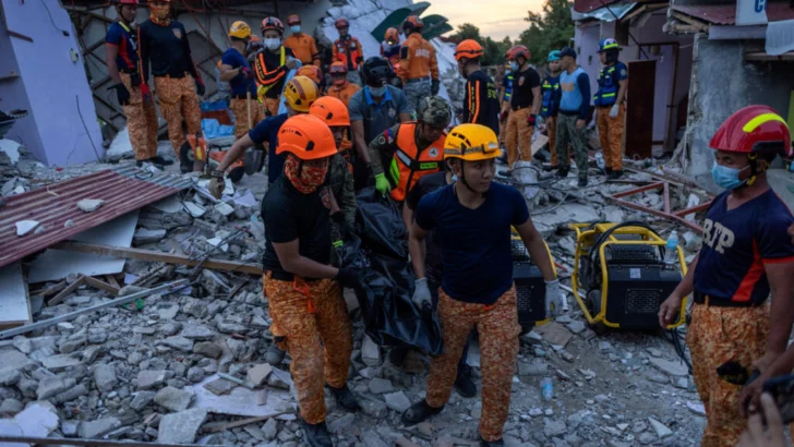 Sube a 72 el número de muertos tras terremoto de 6,9 de magnitud en el centro de Filipinas